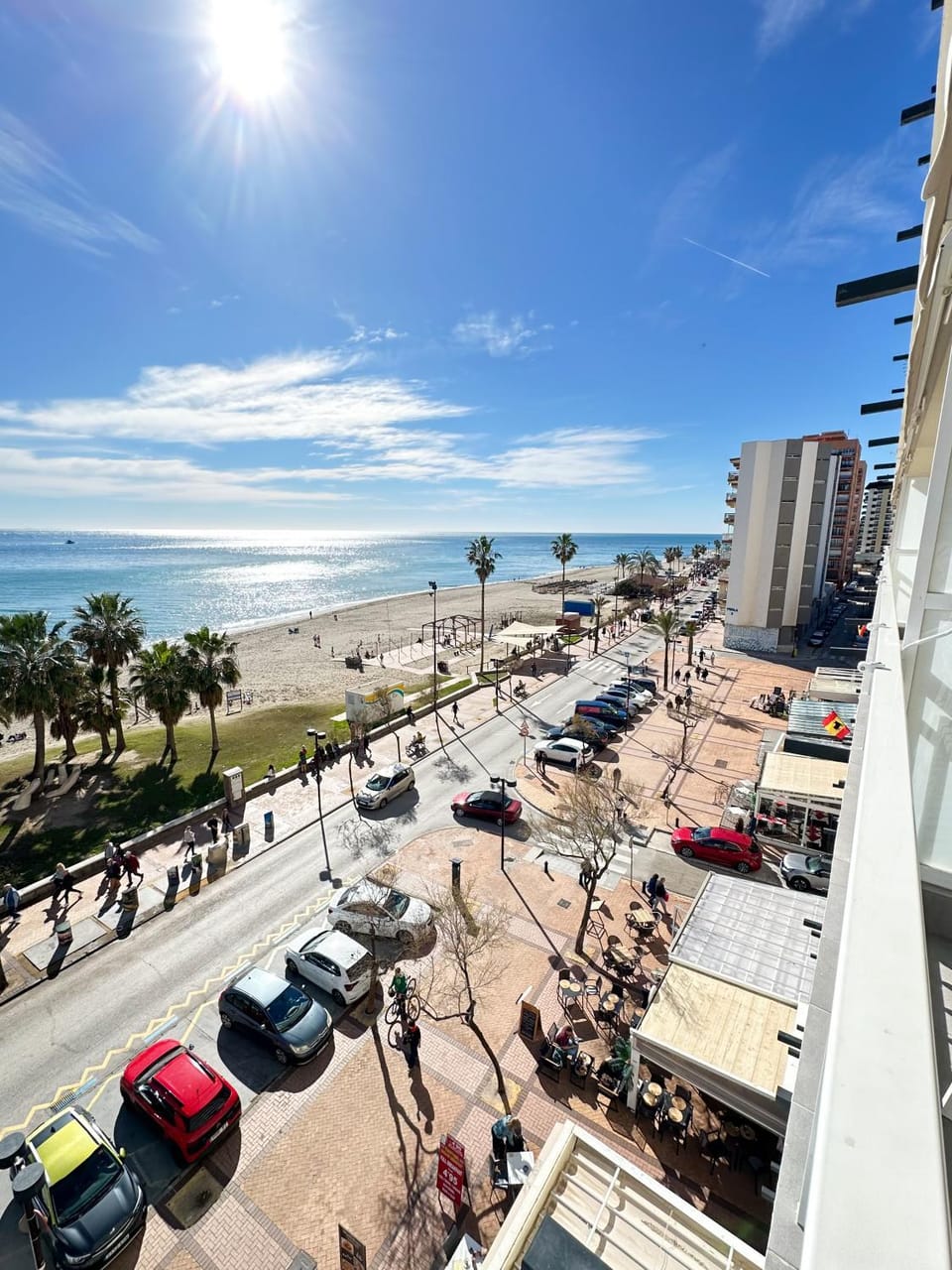 Day, People, Neighbourhood, Natural landscape, Bird's eye view, Beach, City view, Sea view, Street view, Location, group of guests