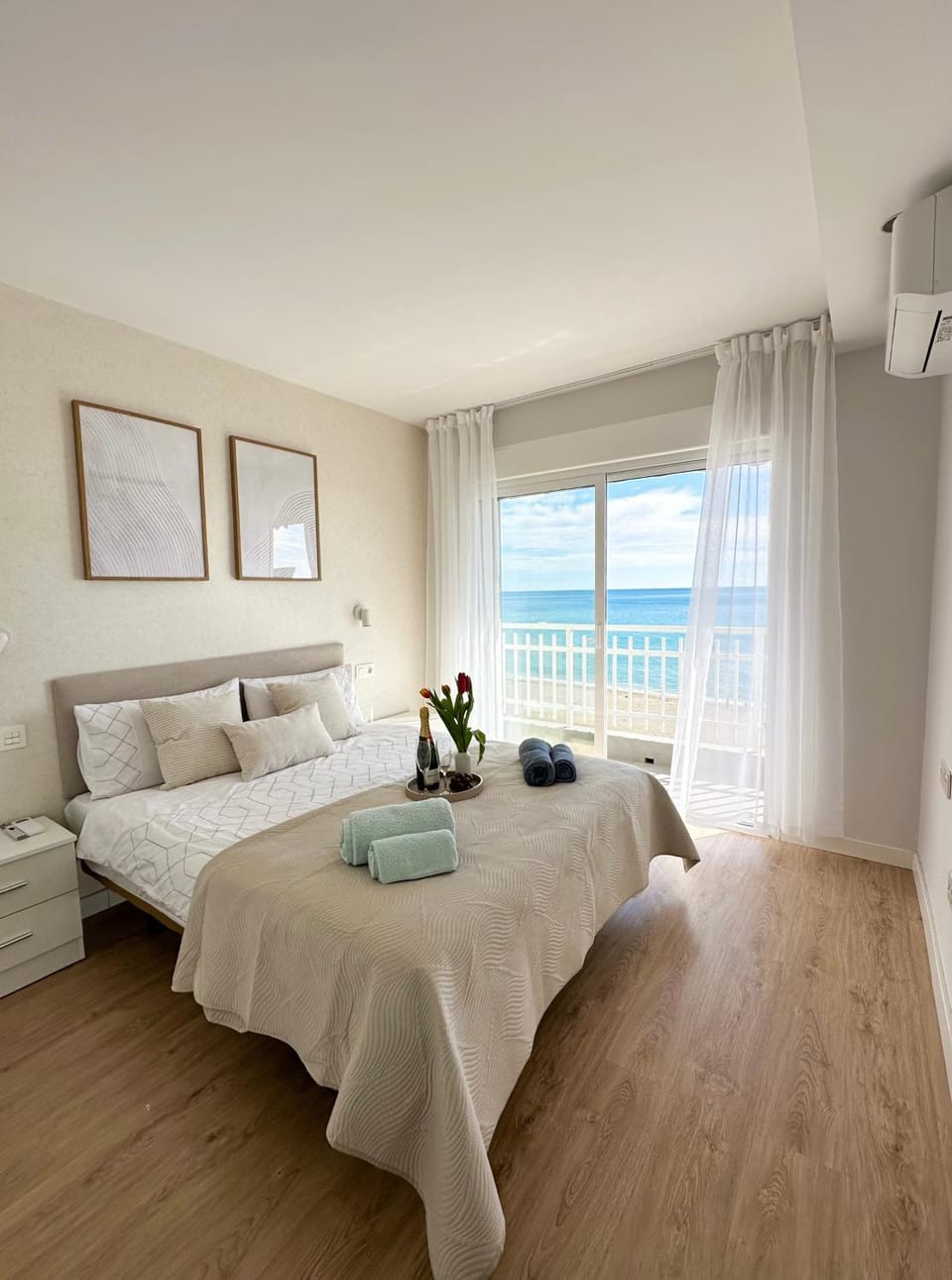 Bed, Natural landscape, View (from property/room), Balcony/Terrace, Photo of the whole room, Bedroom, Sea view, towels, wardrobe, air conditioner