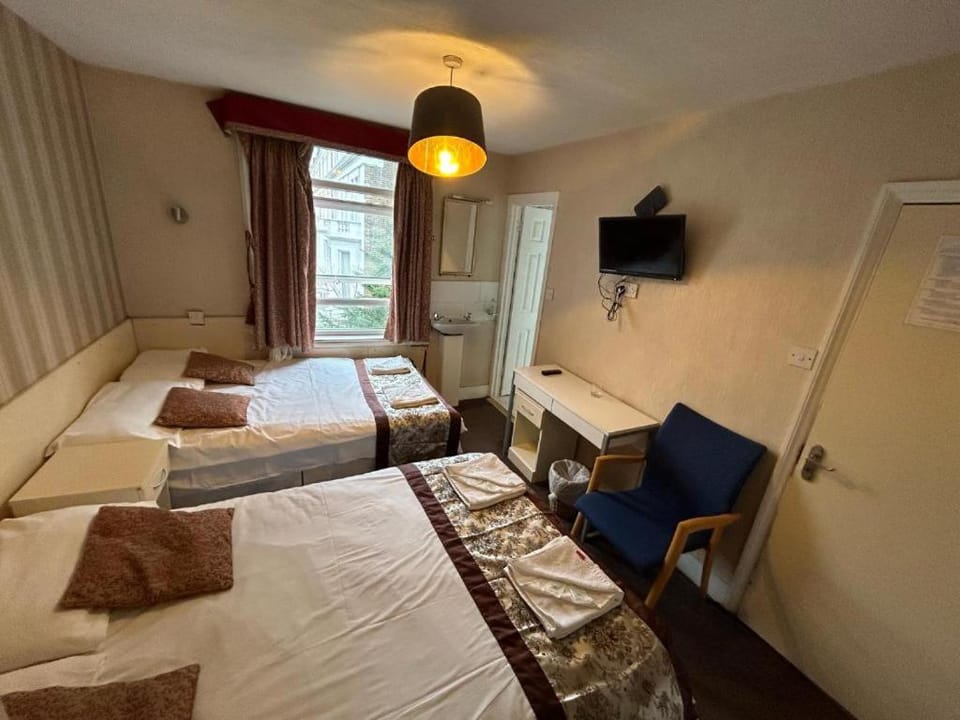 Earl's Court Rooms Capsule hotel in City of Westminster