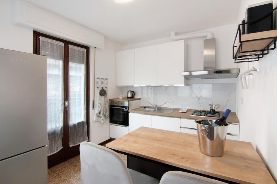 Property building, Kitchen or kitchenette, Living room