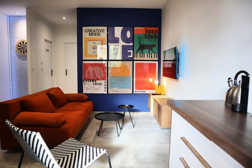 Living room, Seating area