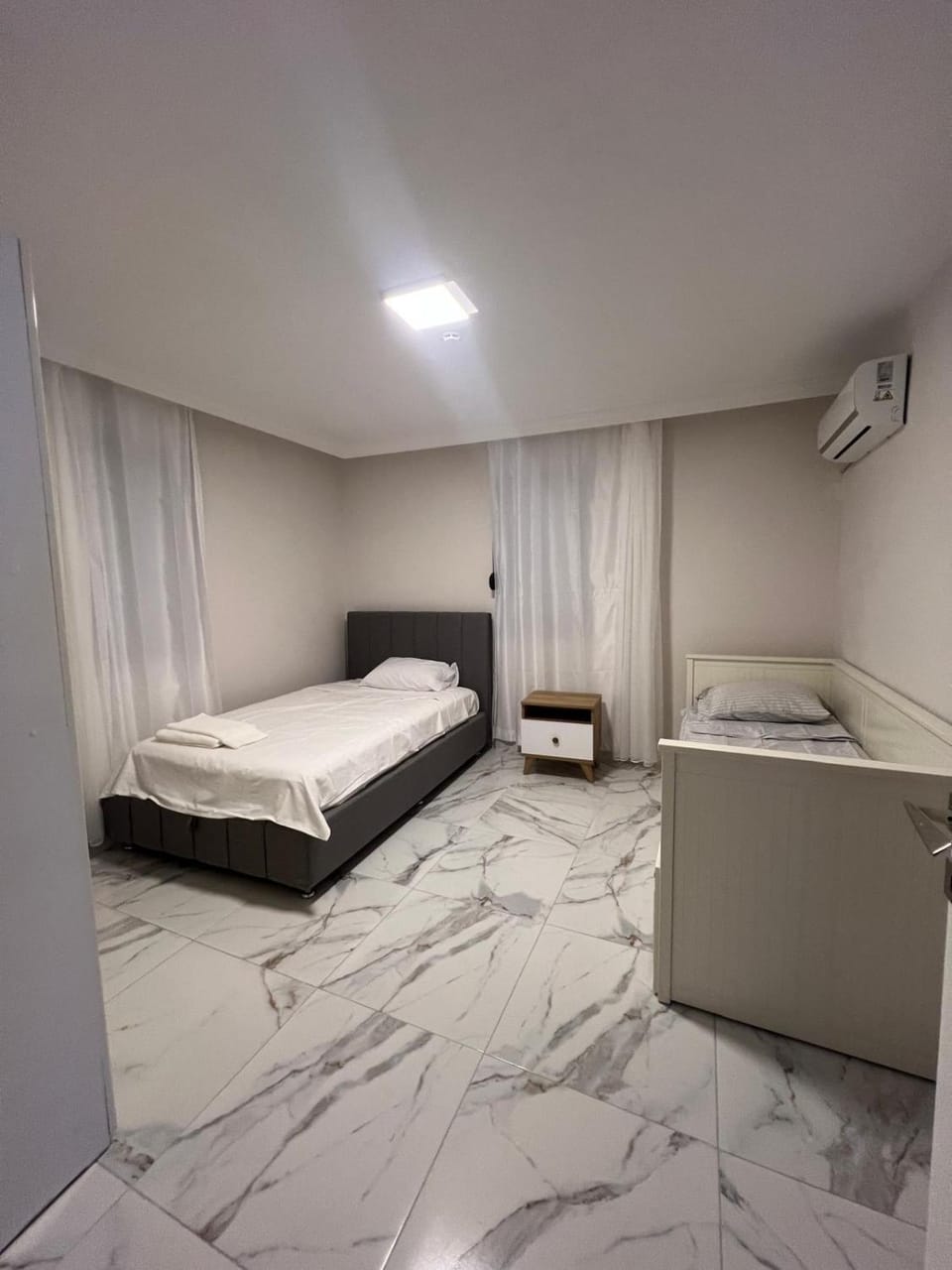 Bed, Bedroom, towels, air conditioner