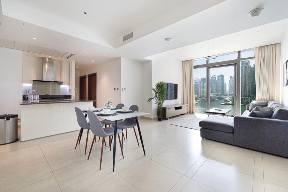 3BR Full Marina View for 8 Near The Metro! Apartment in Dubai