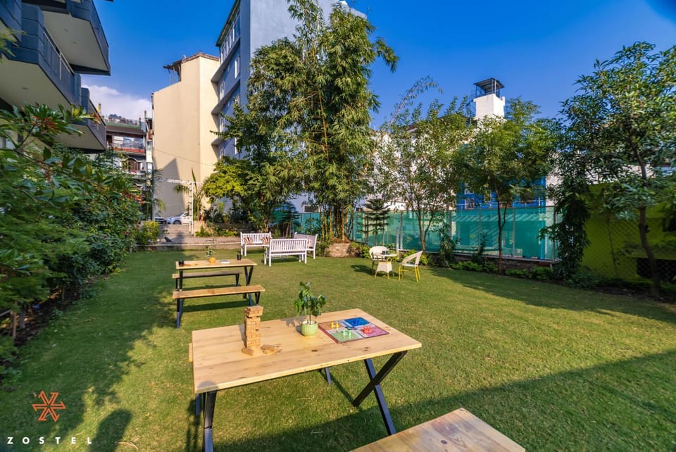 Property building, Communal lounge/ TV room, Evening entertainment, Garden view