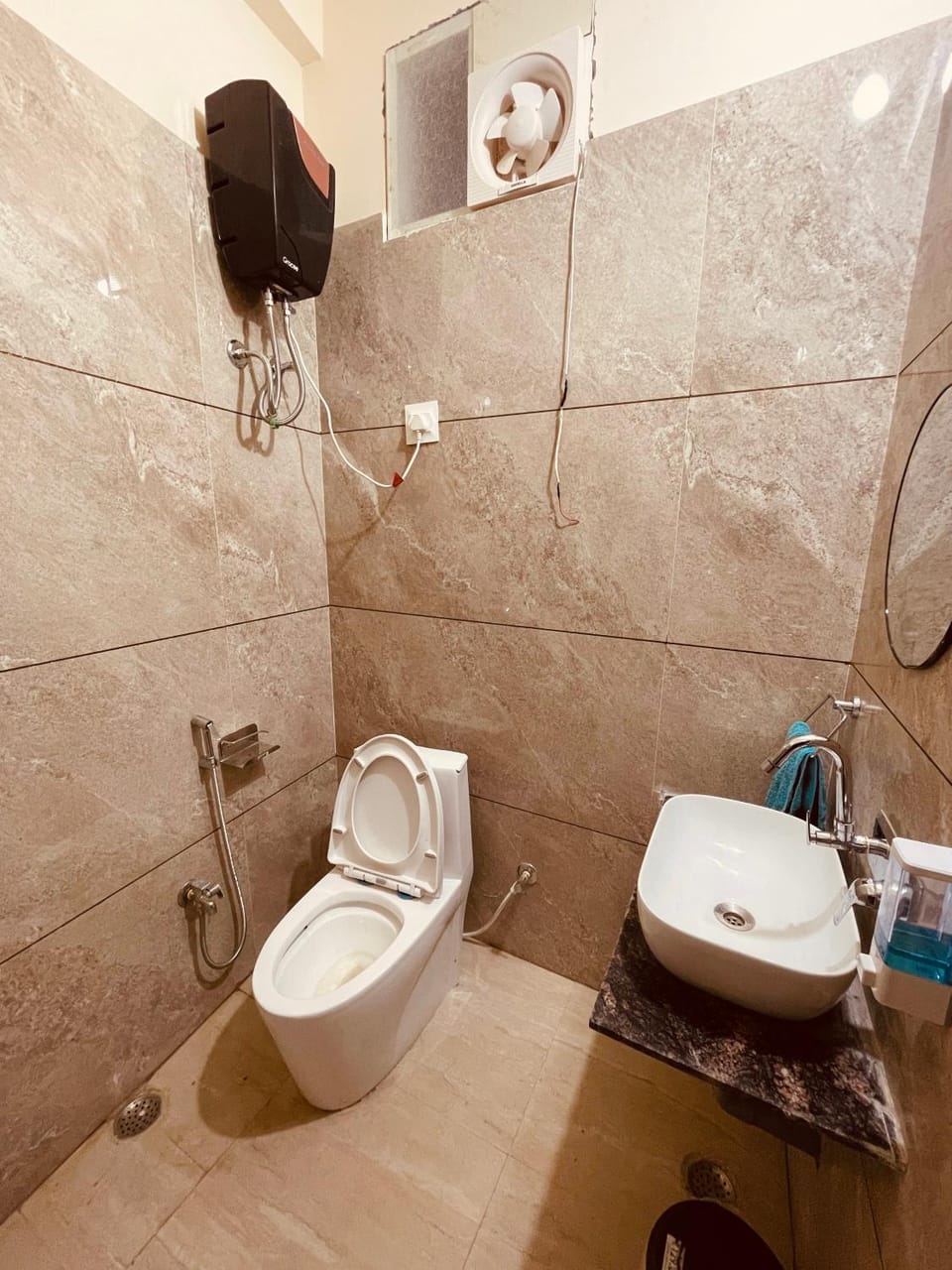 Shower, Toilet, Bathroom, towels