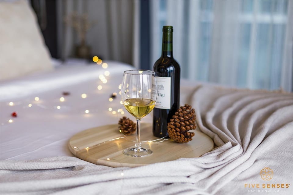 Bed, Bedroom, Drinks