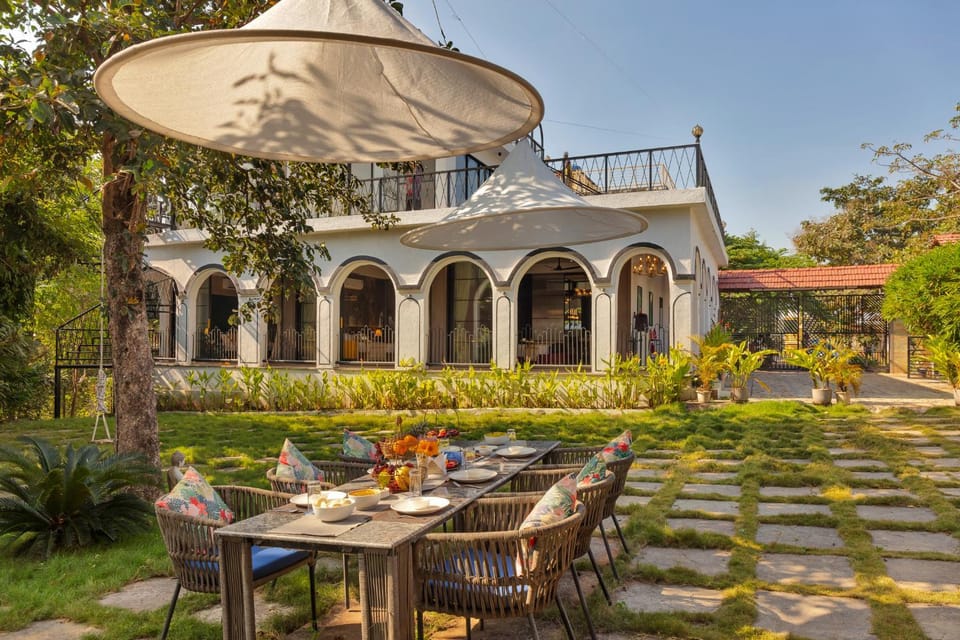 Property building, Garden, Dining area, Garden view