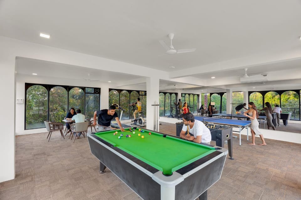 Billiard, Game Room