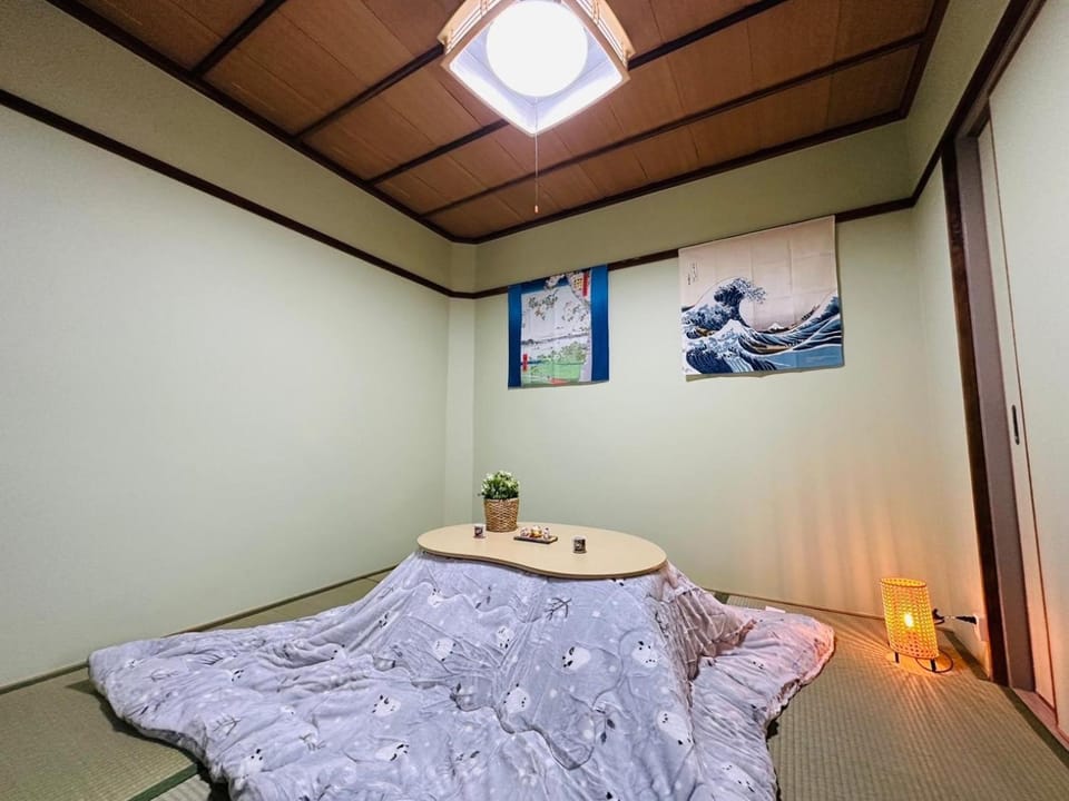 203gblhouse,大阪観光に最高の立地!黒門市場30秒,道頓堀7分,難波駅6分 Apartment in Osaka