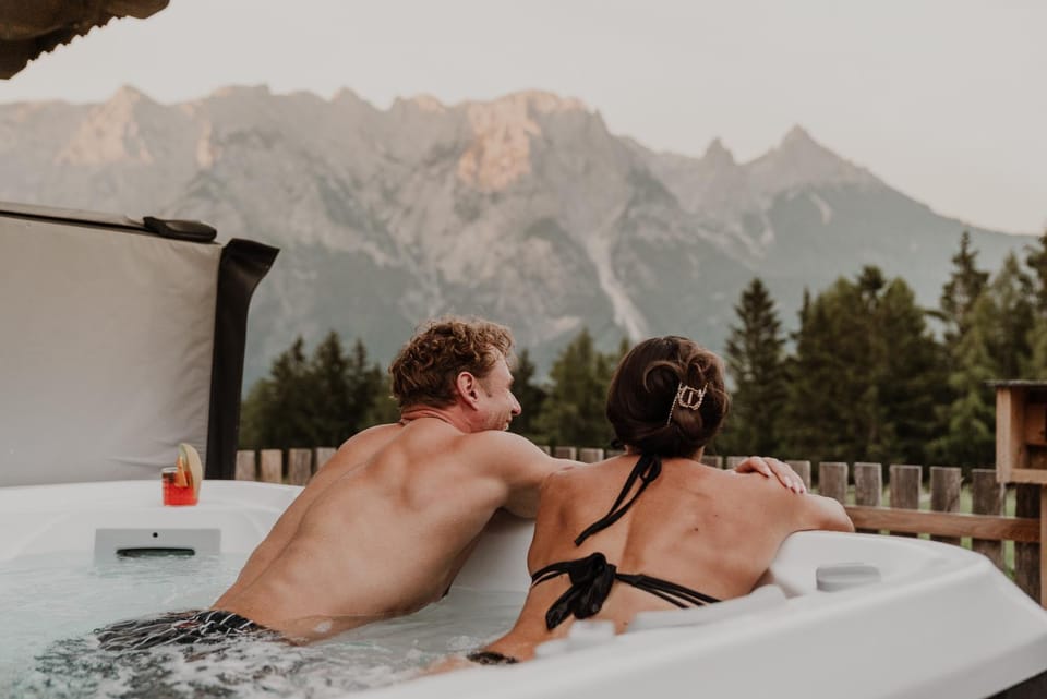People, Natural landscape, Hot Tub, Guests, Mountain view, group of guests