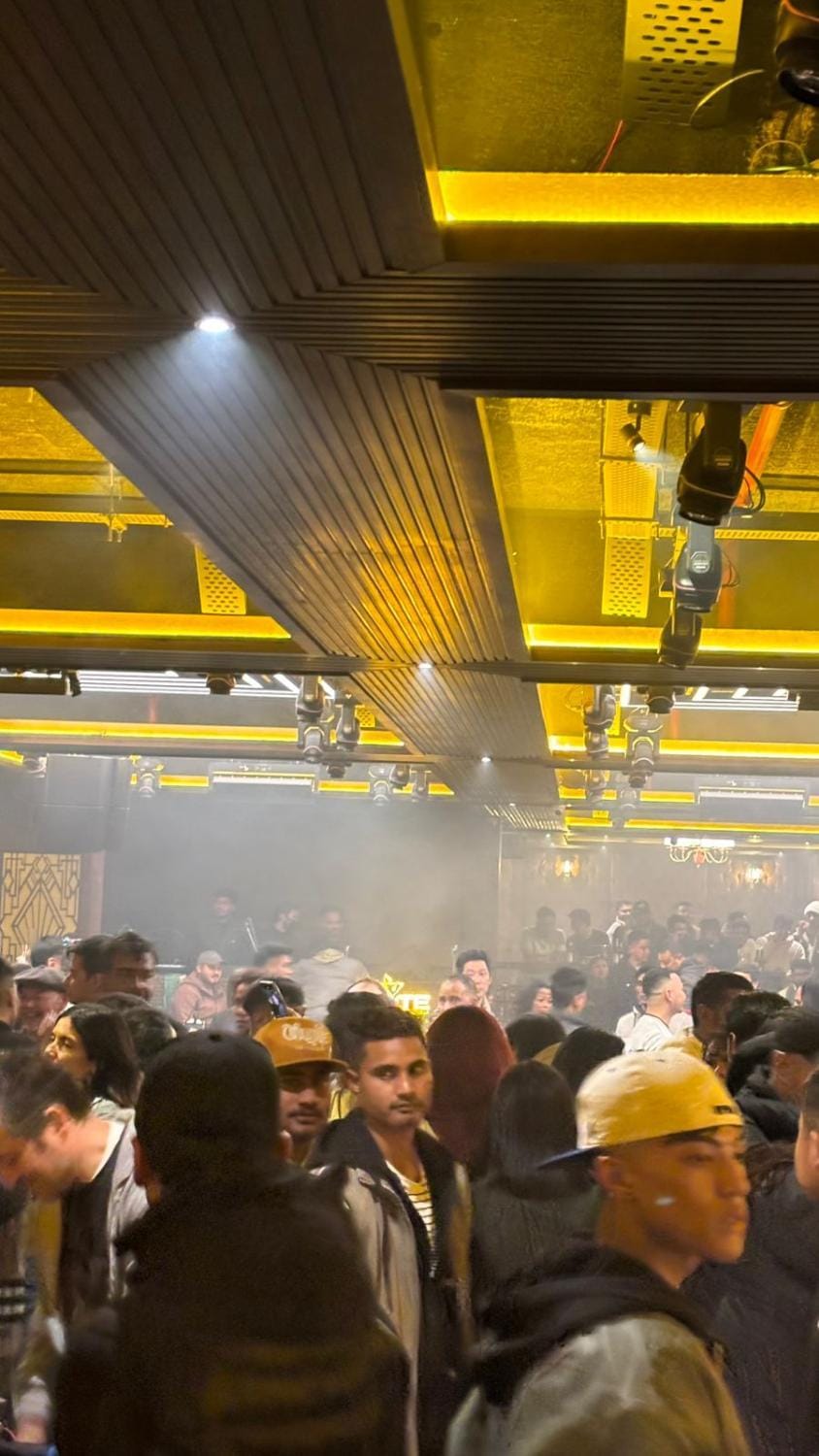 People, Neighbourhood, Nightclub / DJ, group of guests