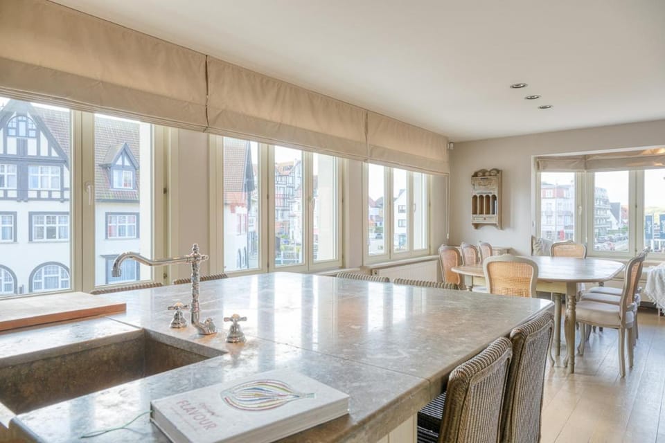 Stunning 3-Bedroom apartment with panoramic view Apartment in De Haan