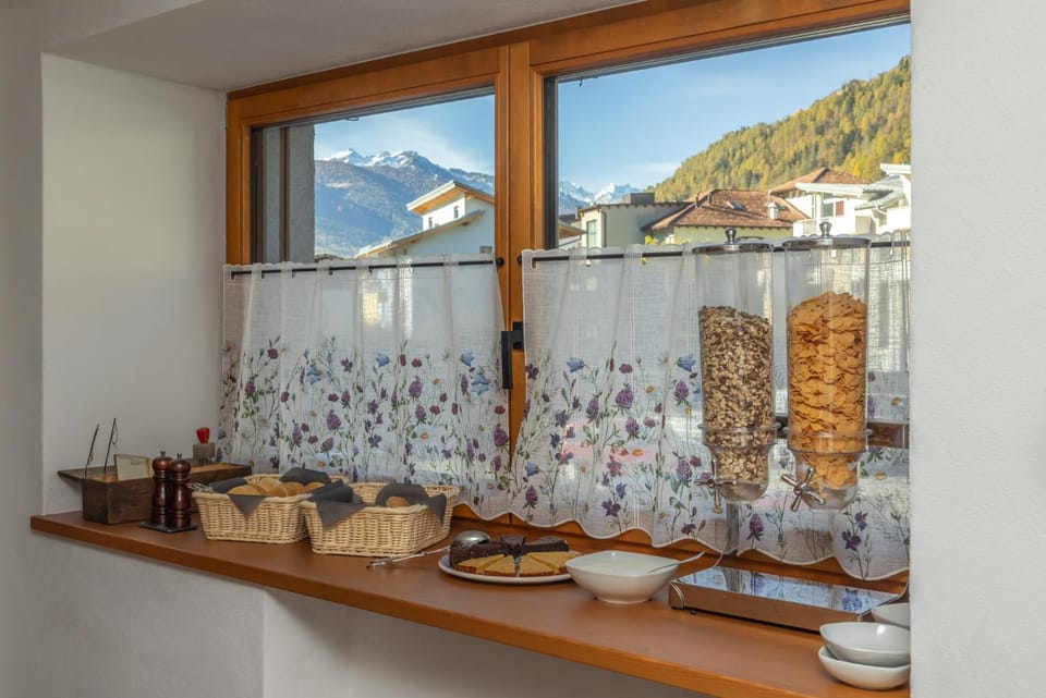 Natural landscape, Food and drinks, Food, Mountain view