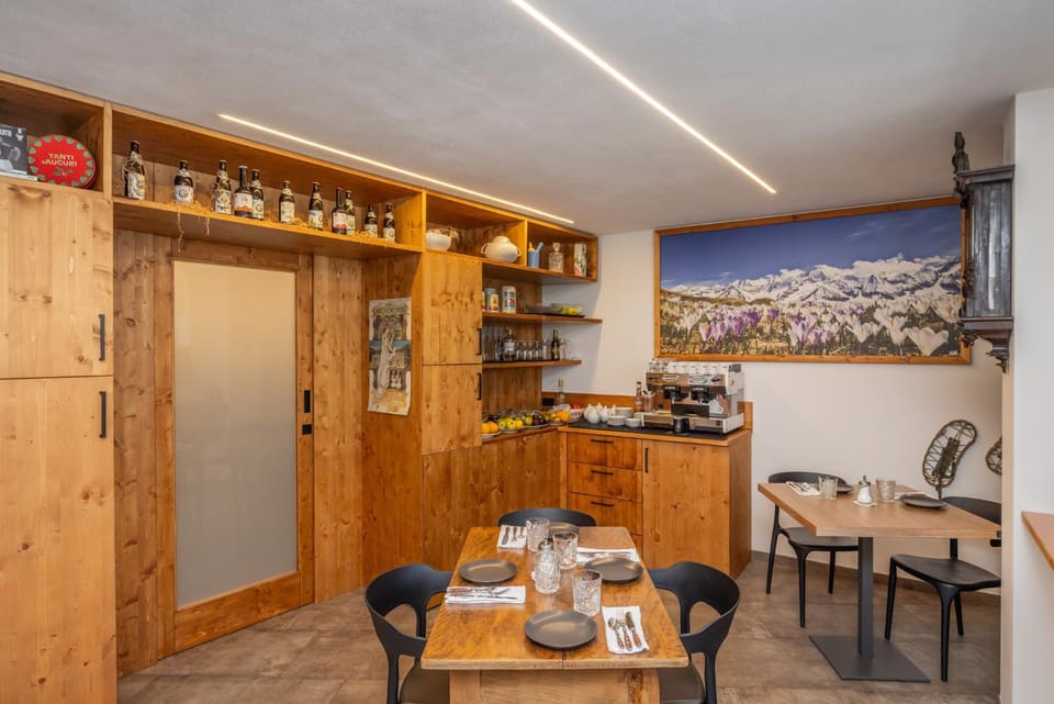 Coffee/tea facilities, Food and drinks, Food, Drinks, minibar