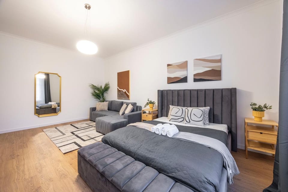 Bed, Living room, Photo of the whole room, Seating area, Bedroom