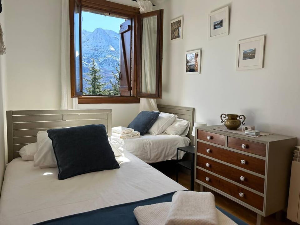 Apartamento Linar l Wifi l Vistas l P & Trastero Apartment in Aragon