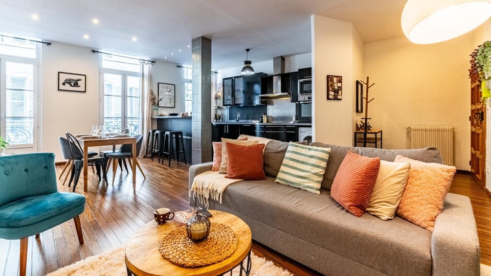 Living room, Lounge or bar, Seating area, Dining area, Meals, Meals, kitchen, kitchen