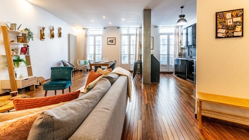 Living room, Lounge or bar, Seating area, Dining area, Meals, Meals, kitchen, kitchen