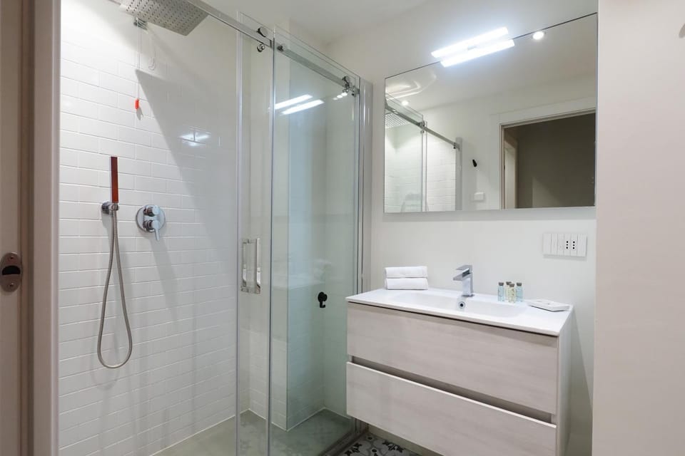 Shower, Bathroom, towels