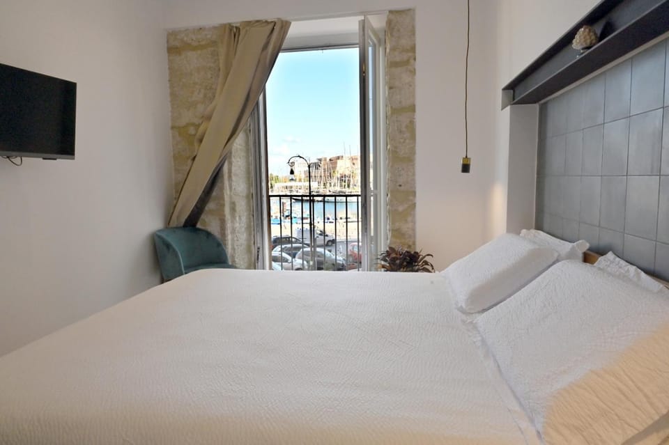 Bed, View (from property/room)