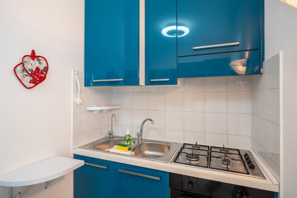Gioberti Flat - WiFi - City Center - Shopping Street - Casino - Ariston Apartment in Sanremo