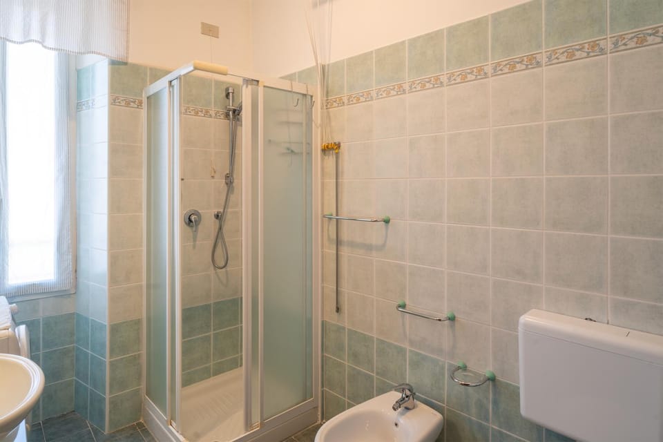 Gioberti Flat - WiFi - City Center - Shopping Street - Casino - Ariston Apartment in Sanremo