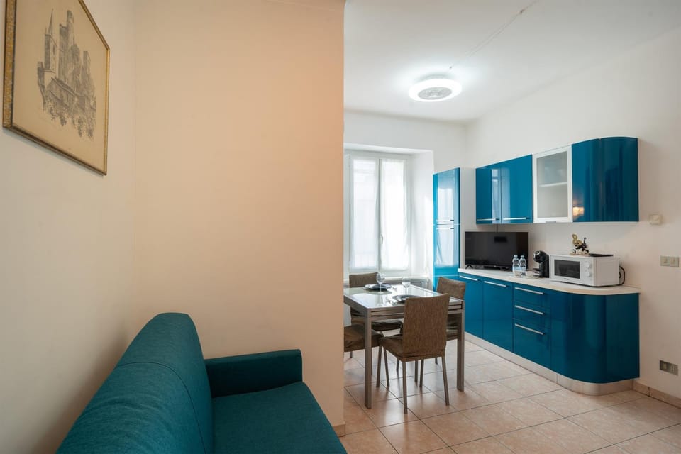 Gioberti Flat - WiFi - City Center - Shopping Street - Casino - Ariston Apartment in Sanremo
