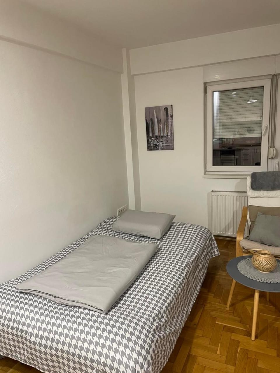 Bed, Living room