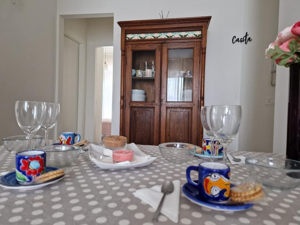 Food and drinks, Dining area