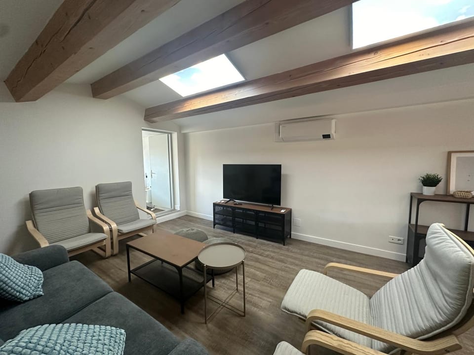 Communal lounge/ TV room, TV and multimedia, Living room, Seating area