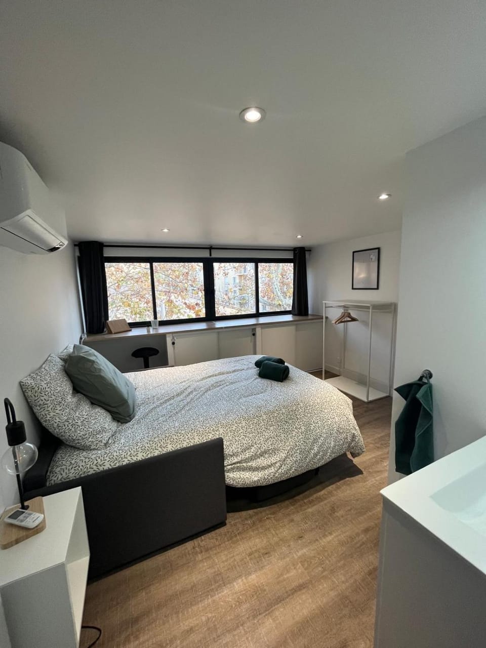 Bed, Photo of the whole room, Bedroom