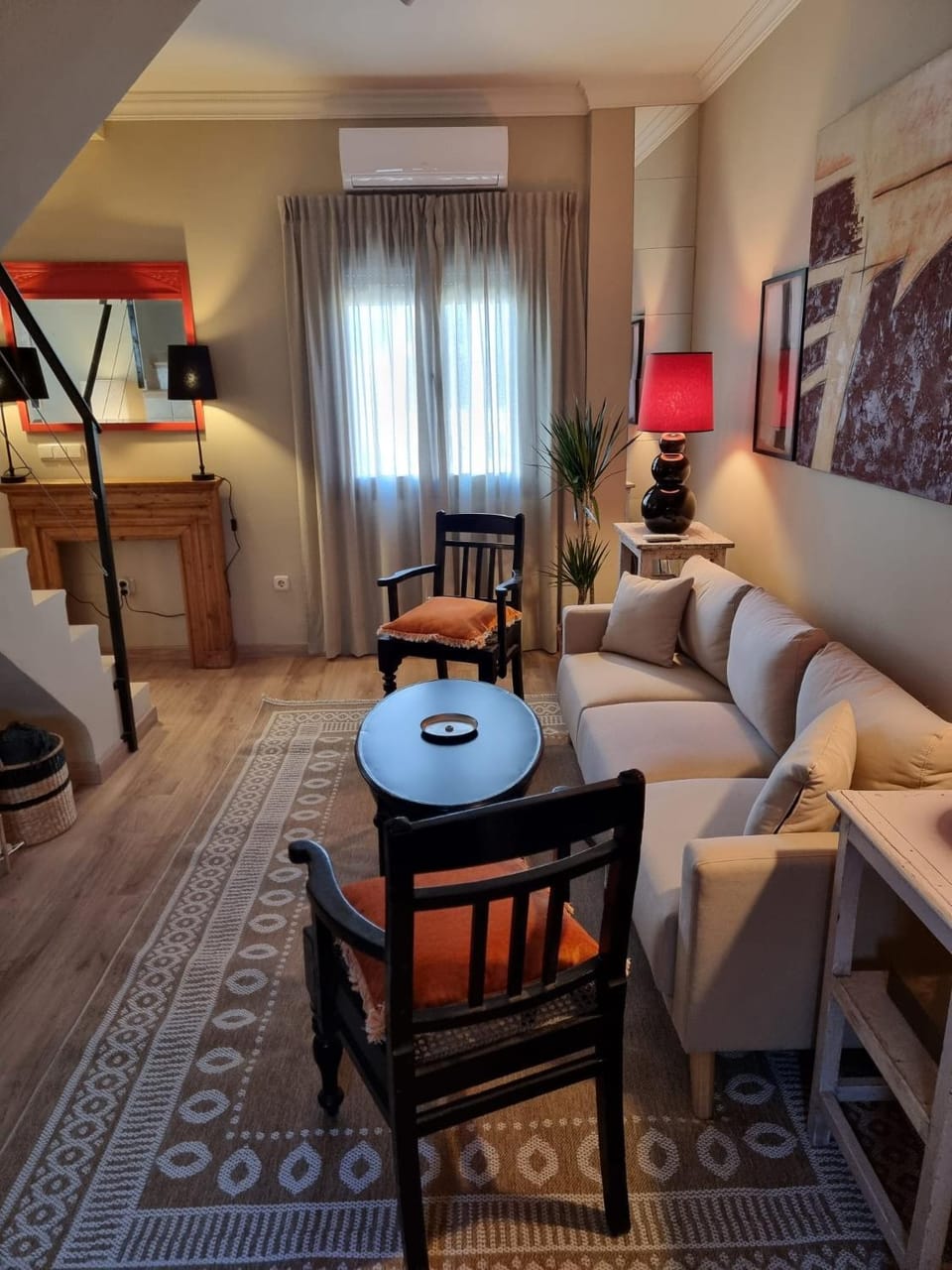 Living room, Photo of the whole room, Seating area, air conditioner