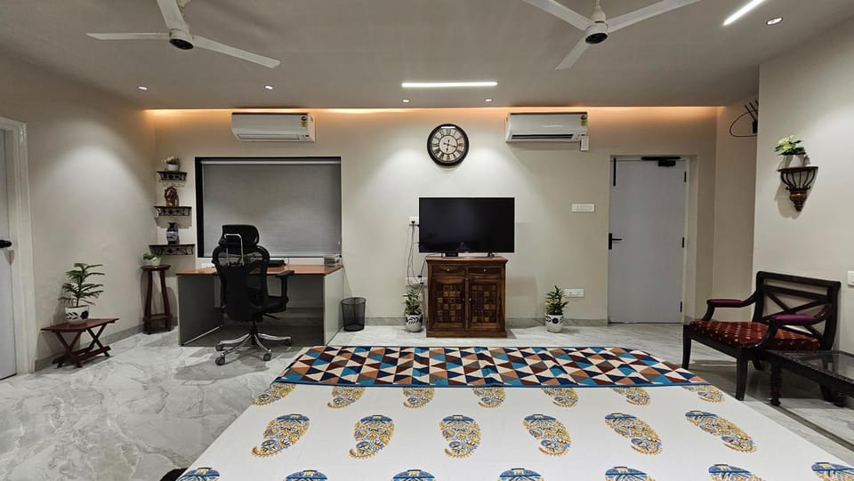 Bed, TV and multimedia, Bedroom, air conditioner