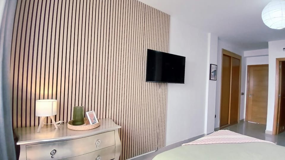 Bed, TV and multimedia, Photo of the whole room, Evening entertainment, Bedroom