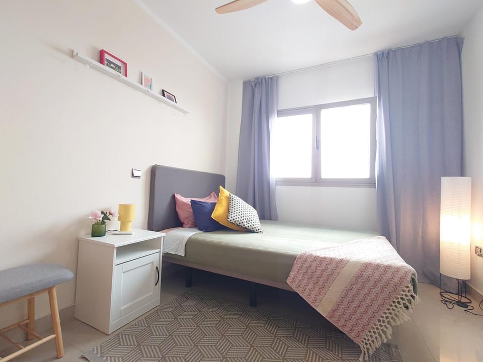 Photo of the whole room, Bedroom