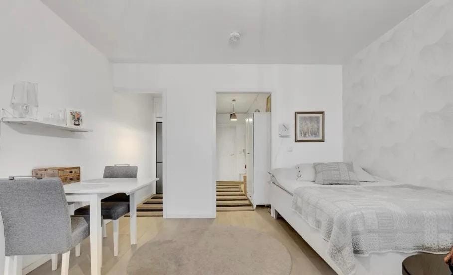 Bed, Living room, Photo of the whole room, Seating area, Bedroom, towels