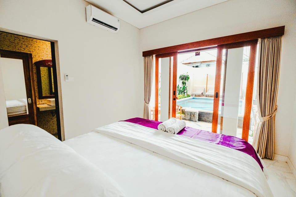 Bed, Photo of the whole room, Bedroom, air conditioner