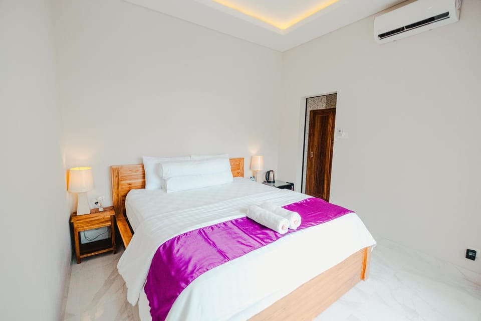 Bed, Photo of the whole room, Bedroom, air conditioner