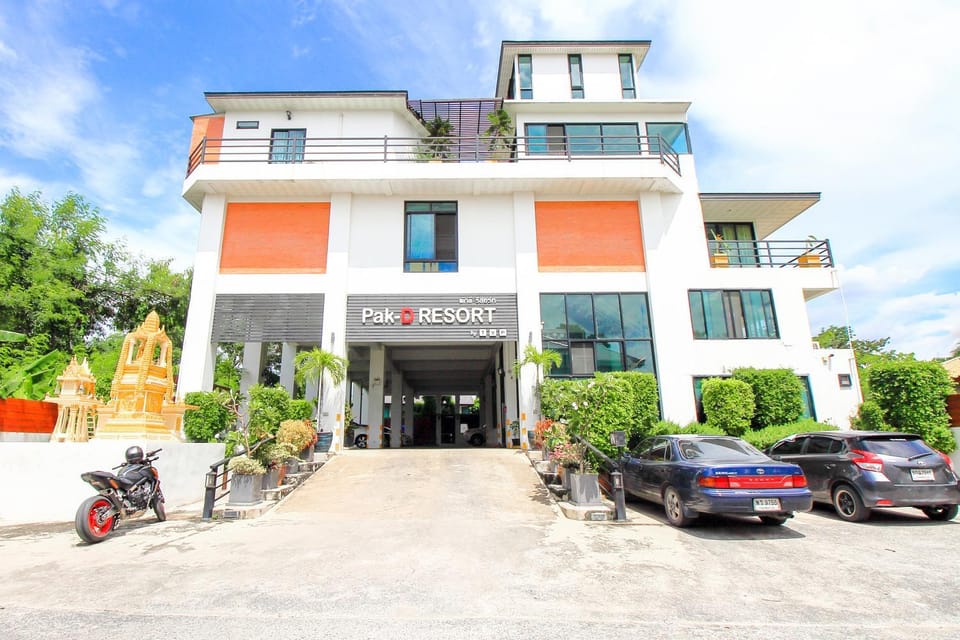 Facade/entrance