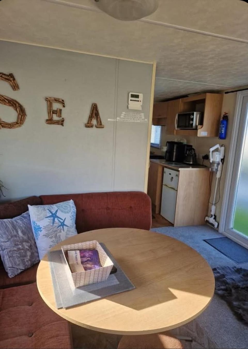 3 Bed Caravan - Sleeps 6 - Pets - Parking - Wifi House in Wales