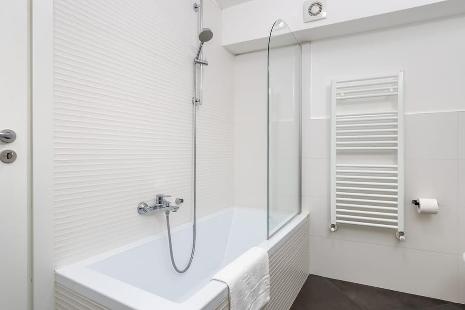 Bathroom, Bath