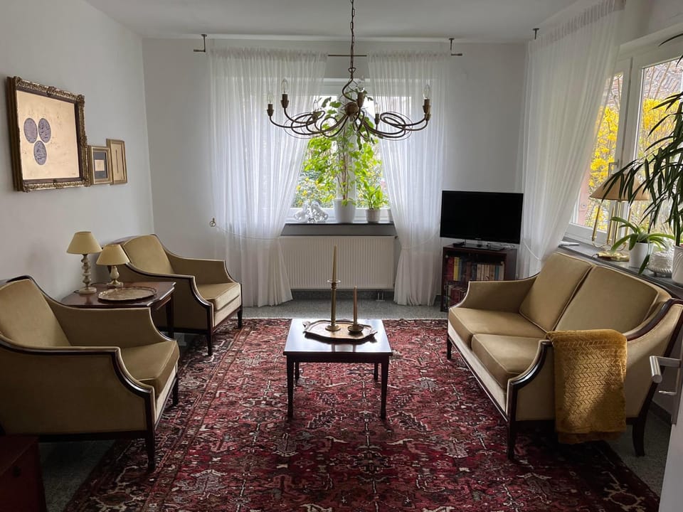 Communal lounge/ TV room, TV and multimedia, Living room, Seating area