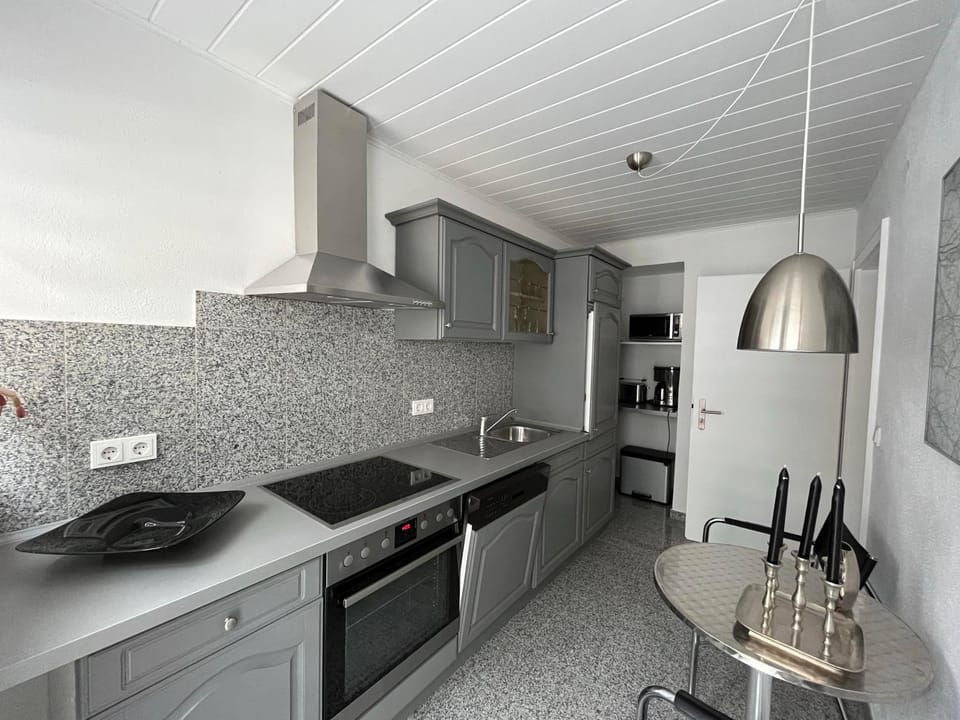 Coffee/tea facilities, Kitchen or kitchenette, Seating area, dishwasher, microwave, oven, stove