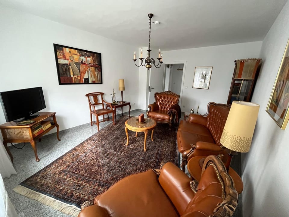 Communal lounge/ TV room, TV and multimedia, Living room, Seating area