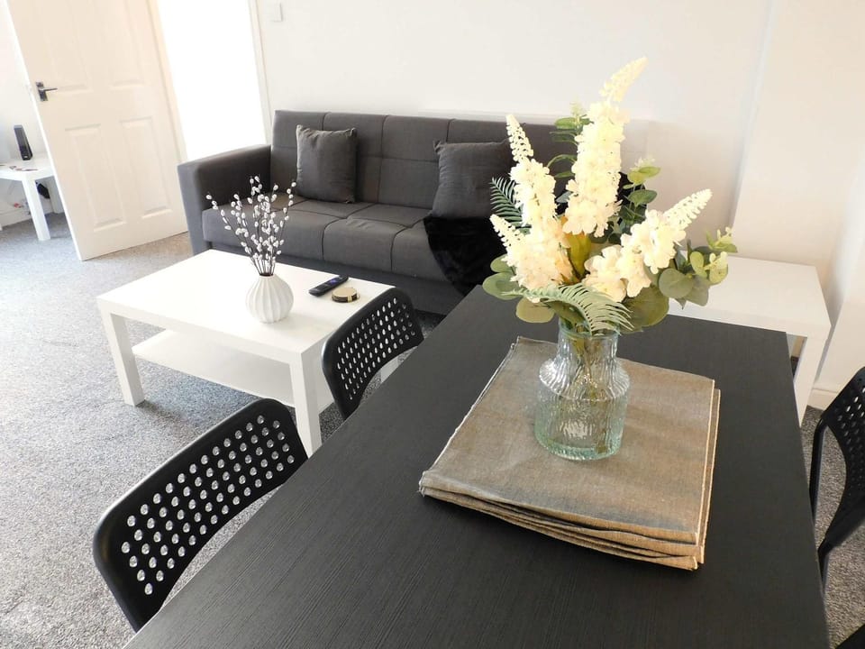 4 Bedroom Newly Refurbished Home in East Kilbride House in East Kilbride