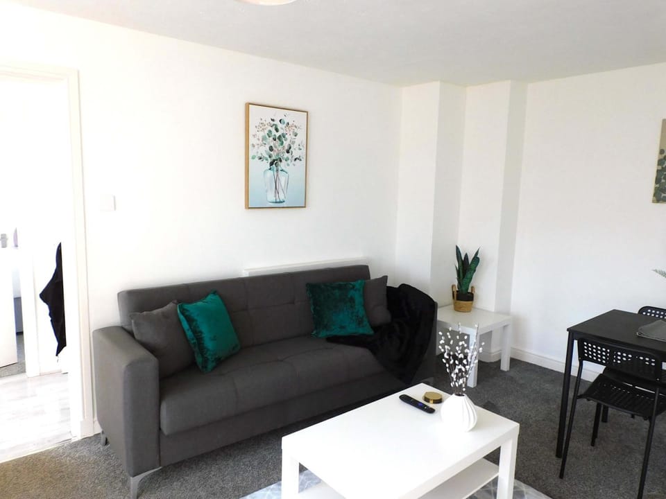 4 Bedroom Newly Refurbished Home in East Kilbride House in East Kilbride