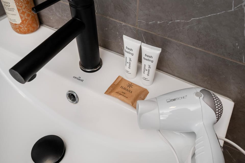 Bathroom, towels