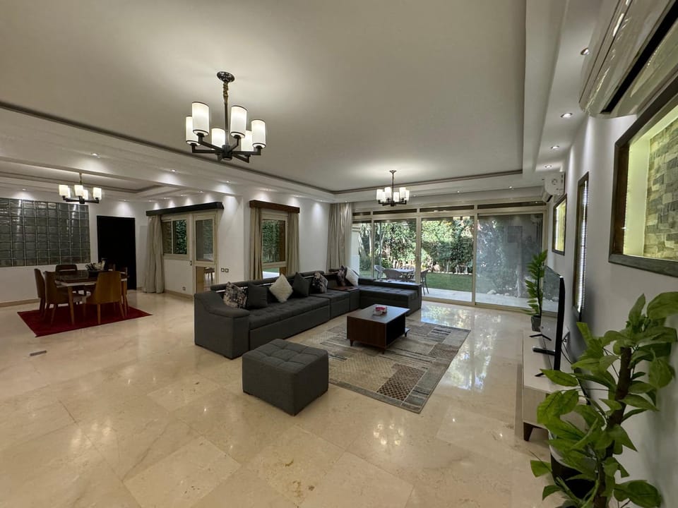Garden, Living room, Seating area, Dining area, Garden view