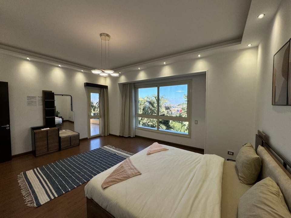 Bed, View (from property/room), Photo of the whole room, Bedroom, City view, Inner courtyard view