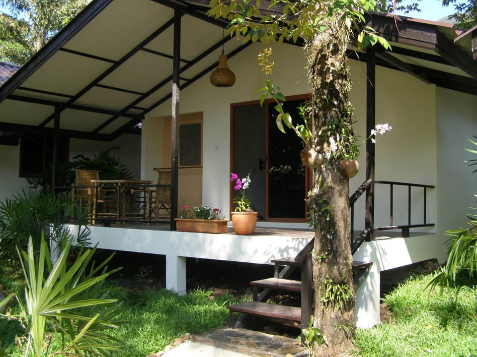 Facade/entrance, Garden